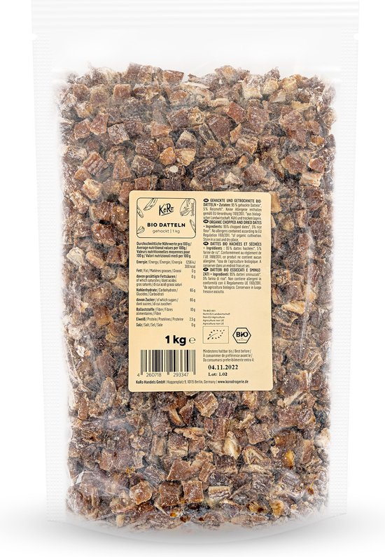 Gezicht op een zak van 1 kg met biologische, gehakte dadels met voedingswaarde-informatie.