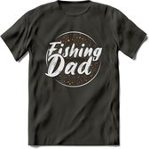 Fishing Dad - Vissen T-Shirt | Oranje | Grappig Verjaardag Vis Hobby Cadeau Shirt | Dames - Heren - Unisex | Tshirt Hengelsport Kleding Kado - Donker Grijs - S