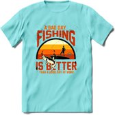 A Bad Day Fishing - Vissen T-Shirt | Grappig Verjaardag Vis Hobby Cadeau Shirt | Dames - Heren - Unisex | Tshirt Hengelsport Kleding Kado - Licht Blauw - S