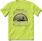 A Bad Day Fishing - Vissen T-Shirt | Groen | Grappig Verjaardag Vis Hobby Cadeau Shirt | Dames - Heren - Unisex | Tshirt Hengelsport Kleding Kado - Groen - 3XL