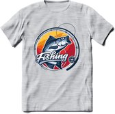 Fishing - Vissen T-Shirt | Grappig Verjaardag Vis Hobby Cadeau Shirt | Dames - Heren - Unisex | Tshirt Hengelsport Kleding Kado - Licht Grijs - Gemaleerd - S