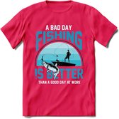 A Bad Day Fishing - Vissen T-Shirt | Blauw | Grappig Verjaardag Vis Hobby Cadeau Shirt | Dames - Heren - Unisex | Tshirt Hengelsport Kleding Kado - Roze - XXL