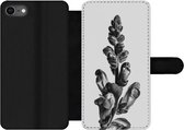 Bookcase Geschikt voor iPhone 7 telefoonhoesje - Plant - Zwart - Wit - Abstract - Met vakjes - Wallet case met magneetsluiting
