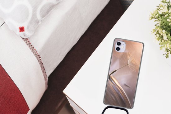 Telefoonhoesje Geschikt voor iPhone 11 - Paardenbloem zaden - Abstract - Lucht - Siliconen - Crossbody - Backcover met Koord - Telefoonhoesje met koord - Hoesje met touw Telefoonhoesje