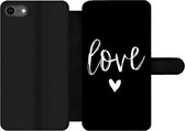 Bookcase Geschikt voor iPhone 7 telefoonhoesje - Quotes - Love - Spreuken - Met vakjes - Wallet case met magneetsluiting