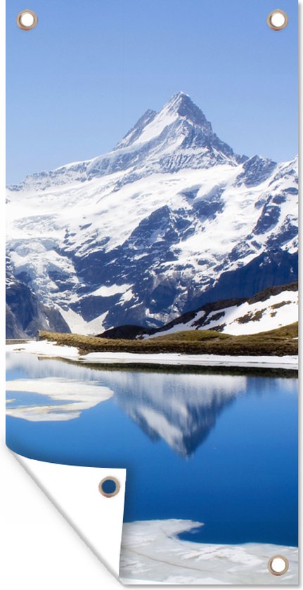 Tuinposter Reflectie van besneeuwde bergen in Zwitserland in een meer - 30x60 cm - Tuindoek - Buitenposter