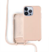 Coverzs Silicone case met koord - Telefoonhoesje met koord - Backcover hoesje met koord - touwtje - geschikt voor Apple iPhone 13 Pro - roze