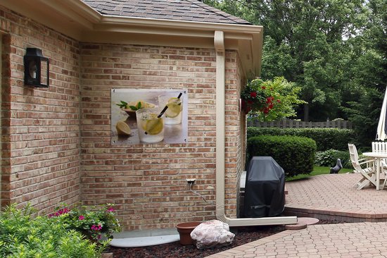 Verre d'eau froide avec des tranches de citron Affiche de jardin 80x60 cm - Toile de jardin / Toile d'extérieur / Peintures d'extérieur (décoration de jardin)