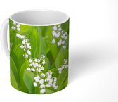Mok - Een bloeiend veld vol met Lelietjes van Dalen - 350 ML - Beker