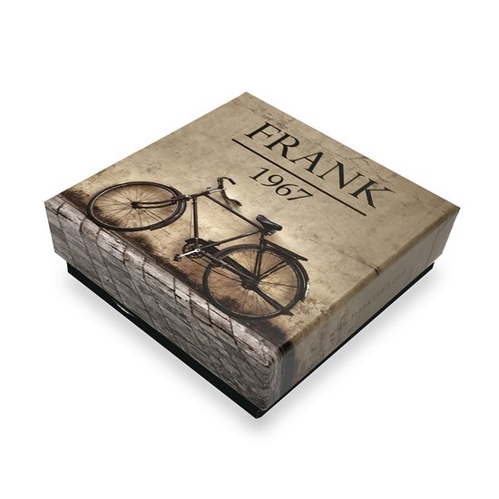 Frank 1967 geschenkdoos met print van een vintage fiets op een stenen achtergrond.