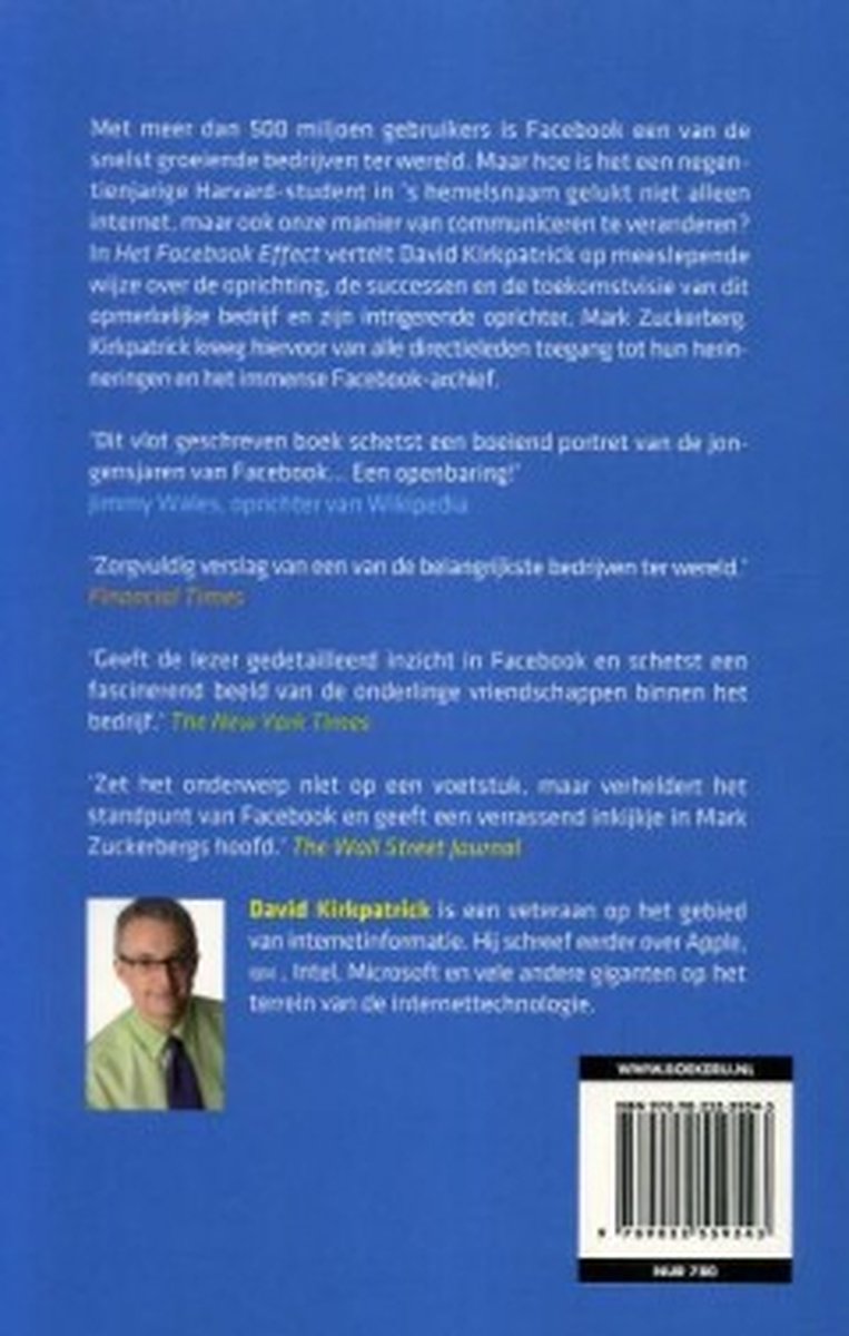 Achterkant van een boek met tekst, een foto van David Kirkpatrick en een barcode.
