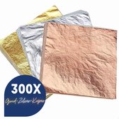 Stapel gekreukelde vellen bladmetaal in goud, zilver en koper. 300 stuks.