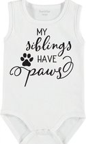 Baby Rompertje met tekst 'My sibblings have paws' | mouwloos l | wit zwart | maat 50/56 | cadeau | Kraamcadeau | Kraamkado