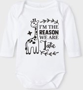 Baby Rompertje met tekst 'I'm the reason we are late 2' | Lange mouw l | wit zwart | maat 62/68 | cadeau | Kraamcadeau | Kraamkado