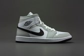 Air Jordan 1 Mid Light Smoke Grey (Women's) - BQ6472-015 - Maat 40.5 - Grijs - Schoenen