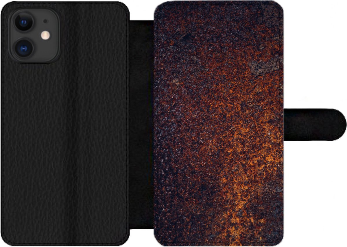 Telefoonhoesje Geschikt voor iPhone 12 Pro Max telefoonhoesje - Roest print - Zwart - Staalplaat - Met vakjes - Wallet case met magneetsluiting