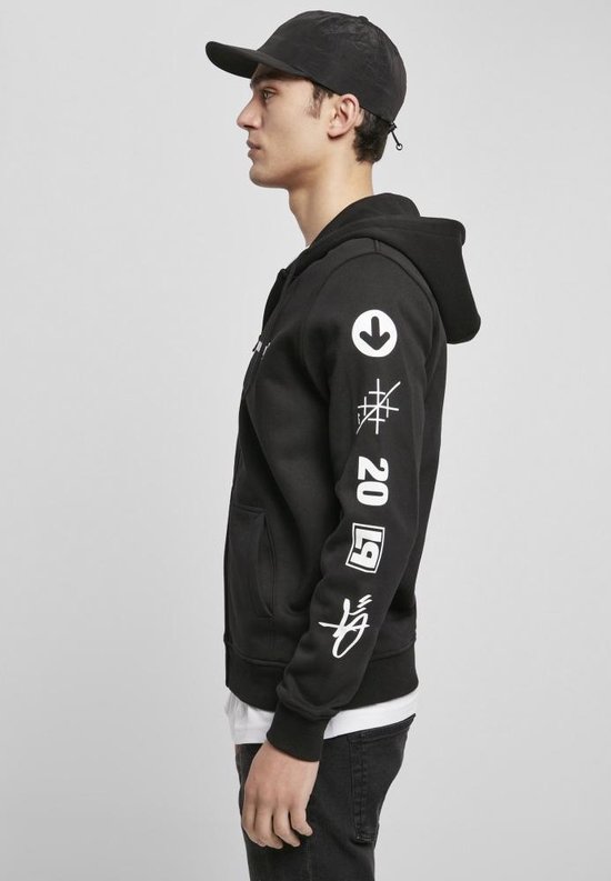Zwarte hoodie met capuchon, met witte grafische prints en het jaartal "20" en "19" op de mouw.