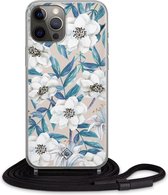 iPhone 12 Pro hoesje met koord - Bloemen / Floral blauw | Apple iPhone 12 Pro crossbody case | Zwart, Transparant | Bloemen