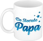 De stoerste papa mok / beker - wit met blauwe tekst en sterren - cadeau Vaderdag / verjaardag