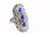 Bewerkte zilveren ring met 3 lapis lazuli stenen - maat 19.5