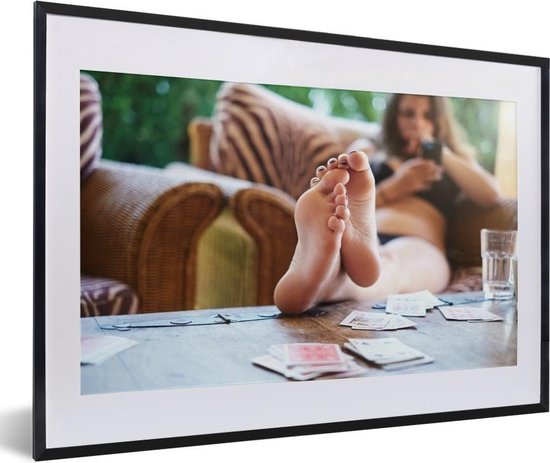 Photo en cadre - Adolescent avec les pieds sur la table cadre photo 60x40  cm - Affiche... | bol