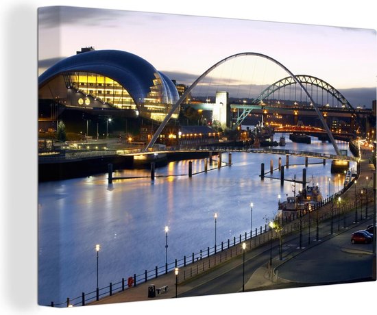 Avondschemering valt over de Tyne van Newcastle-upon-Tyne Canvas 140x90 cm - Foto print op Canvas schilderij (Wanddecoratie woonkamer / slaapkamer) / Europese steden Canvas Schilderijen