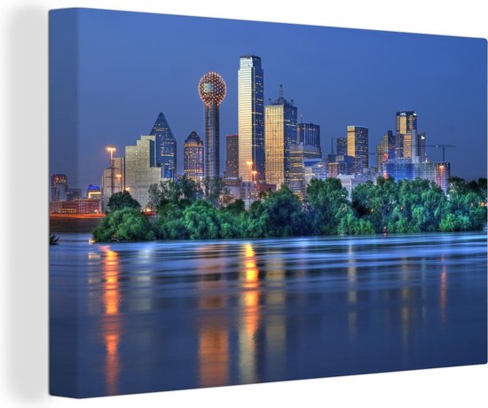 La rivière Trinity avec en arrière-plan les immenses bâtiments de Dallas en soirée Toile 90x60 cm - Tirage photo sur toile (Décoration murale salon / chambre)