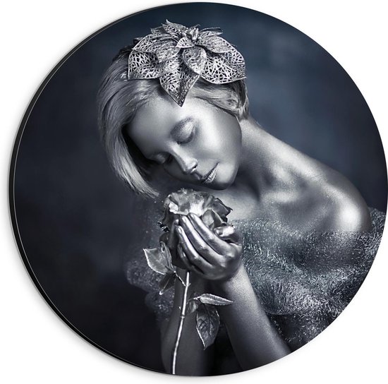 Dibond Wandcirkel - Koud Zilveren Vrouw - Foto op Aluminium Wandcirkel (met ophangsysteem)