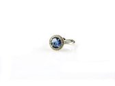 ring in zilver model classic klein gezet met blauwe steen en cubic zirconia