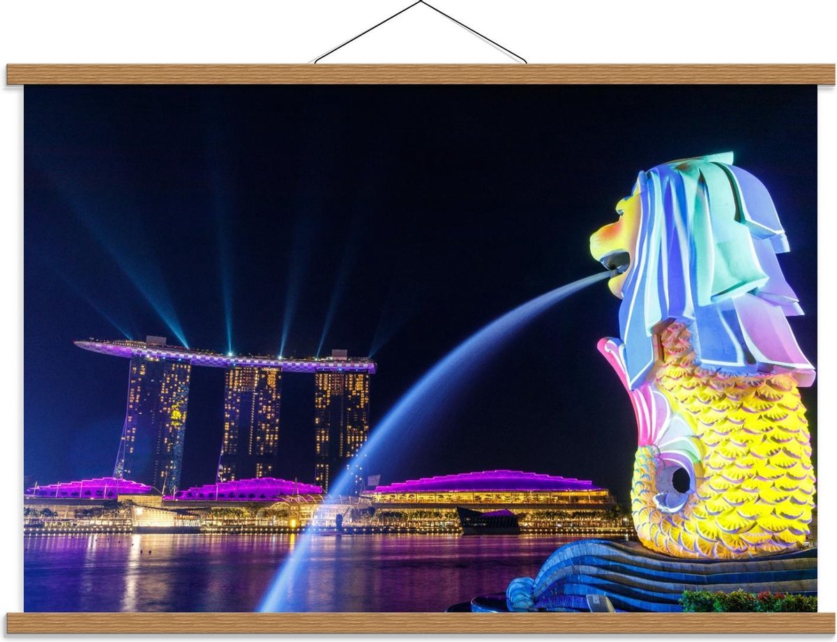 Schoolplaat – Fontein in Merlion Park, Singapore - 90x60cm Foto op Textielposter (Wanddeco
