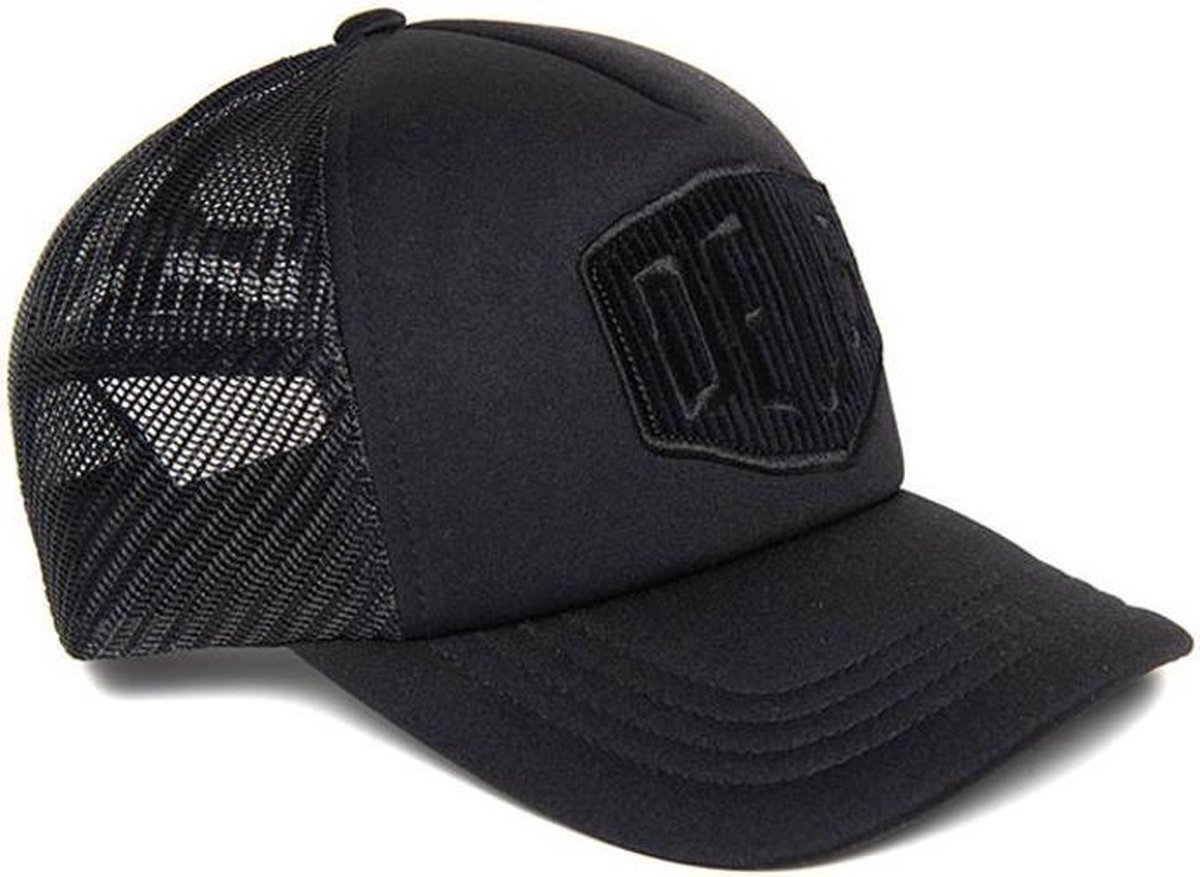 DEUS Hayward Shield Trucker cap - Black