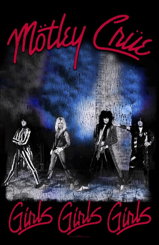 Vier mannen van Mötley Crüe in een dramatische pose, met de tekst "Girls Girls Girls" onderaan.