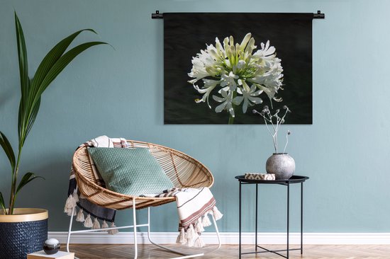 Tapisserie Plantes sur fond noir - Un agapanthe blanc en fleurs sur fond sombre Tapisserie en coton 90x67 cm - Tapisserie avec photo
