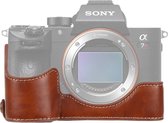 1/4 inch draad PU lederen camera half behuizing basis voor Sony ILCE-A9 / A9 / A7RIII (bruin)