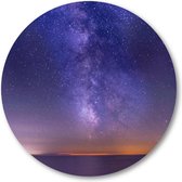 Adembenemende foto van de zee onder een donker paarse sterrenhemel - Muurcirkel Forex 70cm | Wandcirkel voor binnen - Besteposter - Sterren
