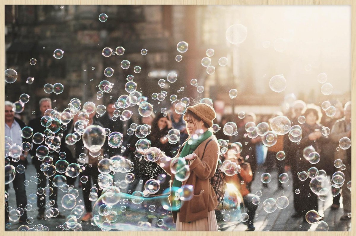Schilderij - bellenblaas - bubbels - Collectie Travel stories - Forex met blanke lijst - 148x98cm