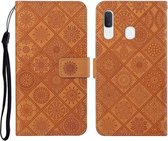 Voor Samsung Galaxy A40 etnische stijl reliëf patroon horizontale flip lederen tas met houder & kaartsleuven & portemonnee & lanyard (bruin)