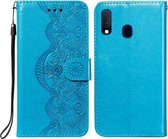 Voor Samsung Galaxy A20e Flower Vine Embossing Pattern Horizontale Flip Leather Case met Card Slot & Holder & Wallet & Lanyard (Blue)