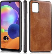 Voor Samsung Galaxy A31 Crazy Horse getextureerd kalfsleer PU + PC + TPU-hoesje (bruin)