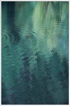 JUNIQE - Poster in kunststof lijst Forest In The Lake -30x45 /Groen &