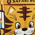 Close-up van een safari bus opbergkist met tijgerprint en een grappig gezicht.