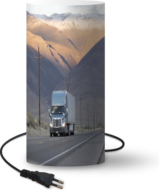 Lampe Camion - Camion entre les montagnes - 54 cm de haut - Ø25 cm -  Comprend une