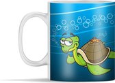 Mok - Illustratie van een groene schildpad in het water met witte luchtbellen - 350 ml - Beker