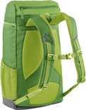 Achterkant van een groene Vaude kinderrugzak met gewatteerde schouderbanden en mesh rugpaneel.