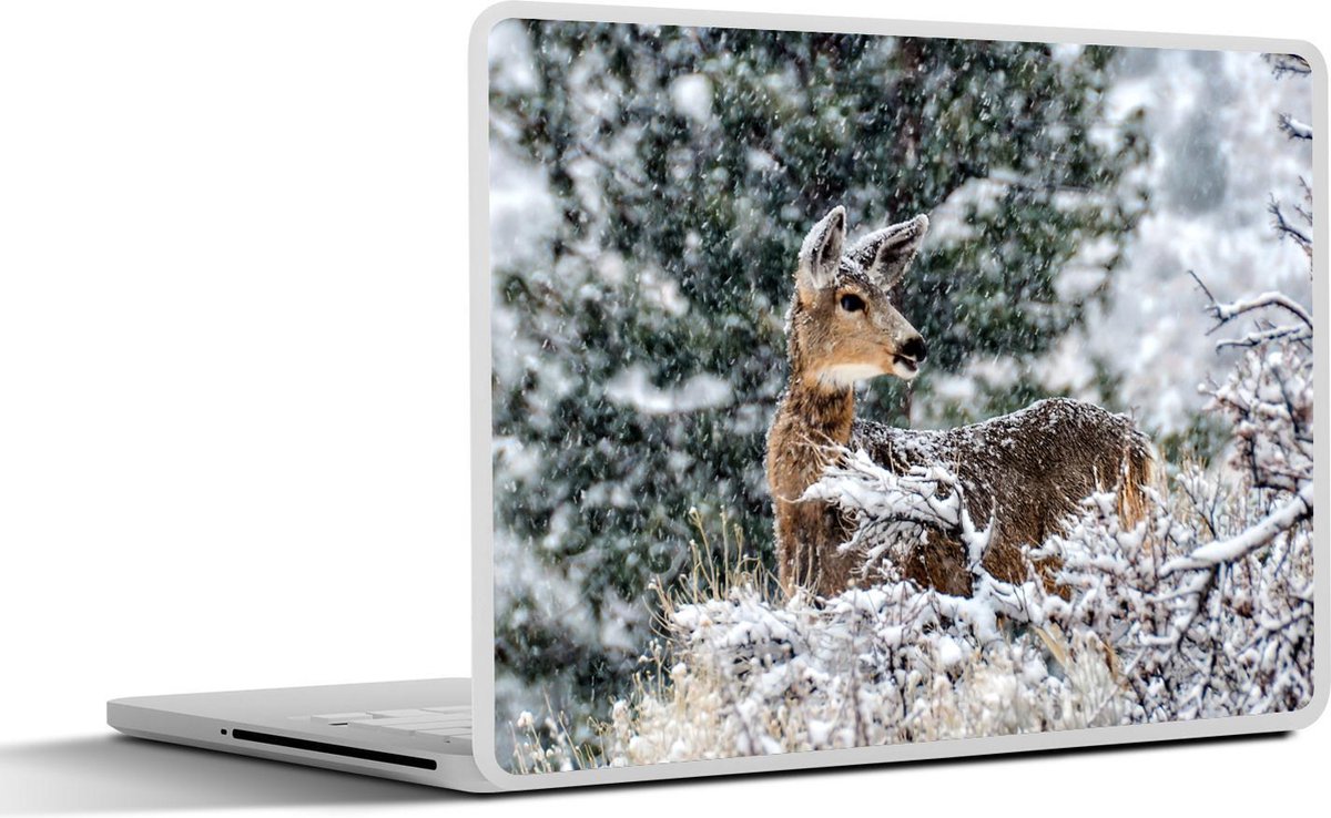 Afbeelding van product SleevesAndCases  Laptop sticker - 15.6 inch - Hert - Sneeuw - Boom