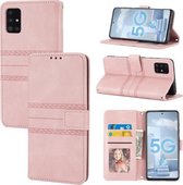 Voor Samsung Galaxy A51 Reliëf Gestreepte Magnetische Gesp PU + TPU Horizontale Flip Lederen Case met Houder & Kaartsleuf & Portemonnee & Fotolijst & Sling (Roze)