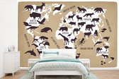 Wereldkaart avec fond marron et illustrations d'animaux et noms des continents et des océans 390x260 cm