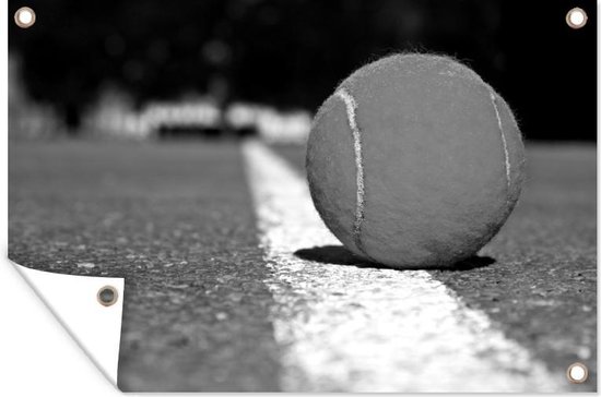 Muurdecoratie Tennisbal op de tennisbaan - zwart wit - 180x120 cm - Tuinposter - Tuindoek - Buitenposter