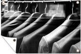 Décoration de jardin Costumes dans un magasin de vêtements - noir et blanc - 60x40 cm - Affiche de jardin - Toile de jardin - Affiche d'extérieur