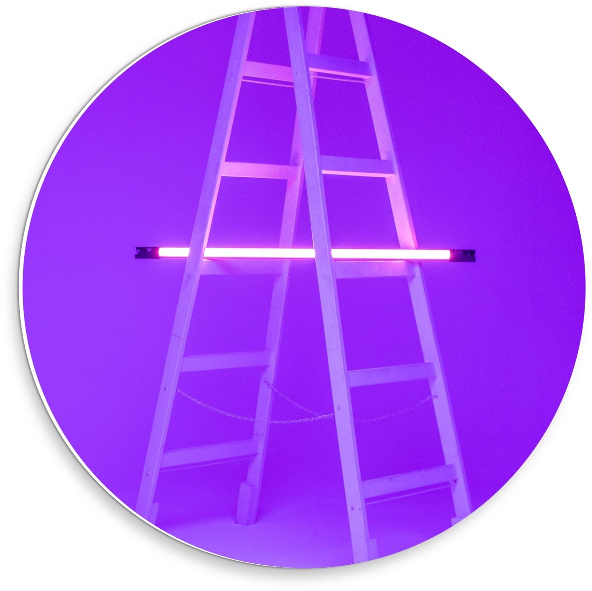 KuijsFotoprint Forex Wandcirkel - Ledstaaf op Ladder - 30x30cm Foto op Wandcirkel (met ophangsysteem) Paars